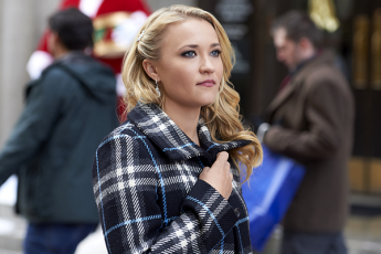 Festive Fashion: Hallmark Movies & Mysteries's 'Christmas Wonderland'